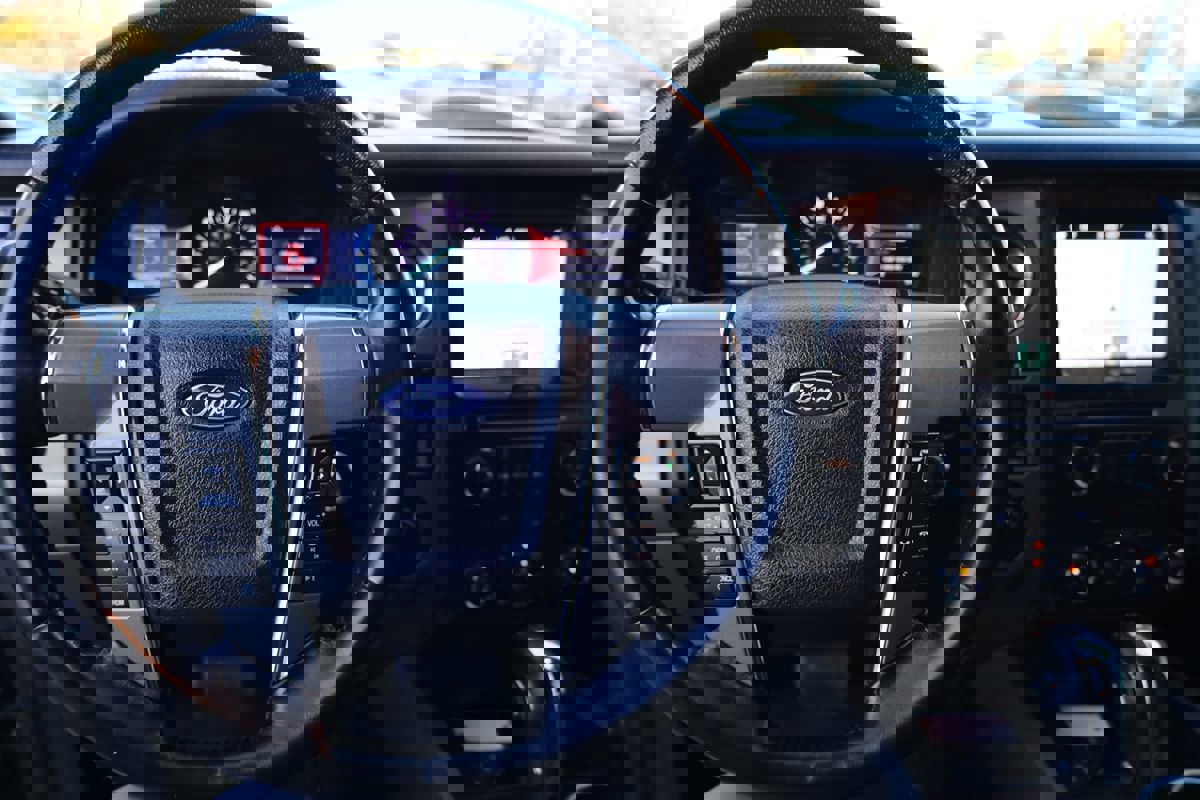 Used 2017 Ford Expedition Platinum image 28