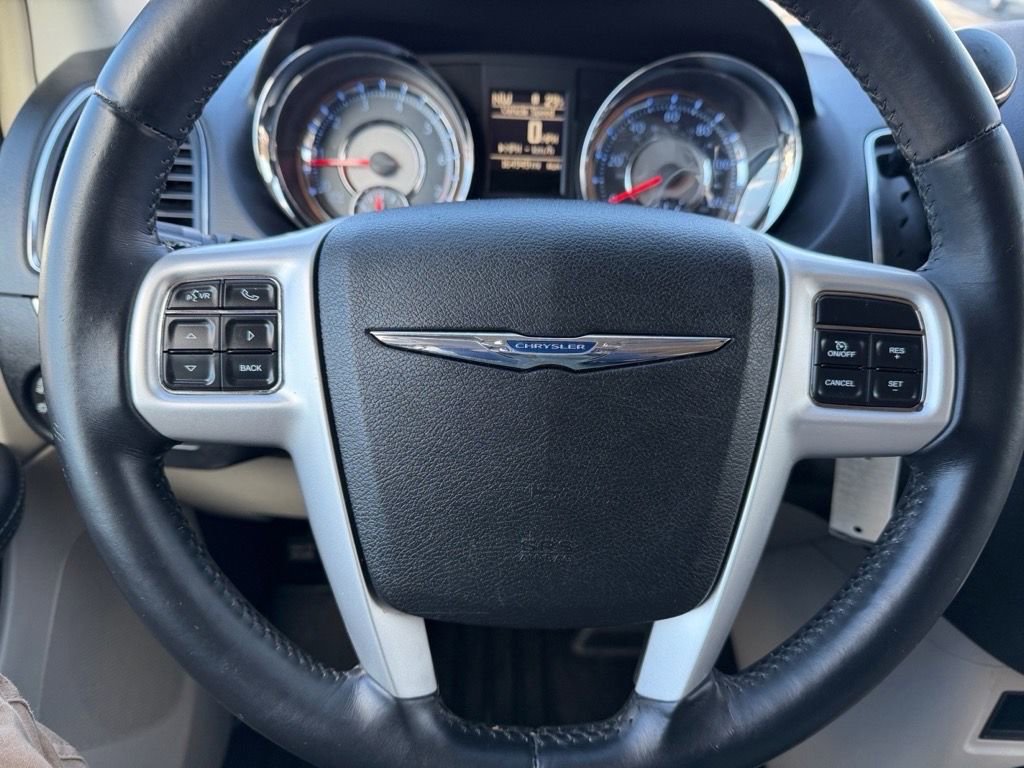 Used 2014 Chrysler Town & Country Touring image 20
