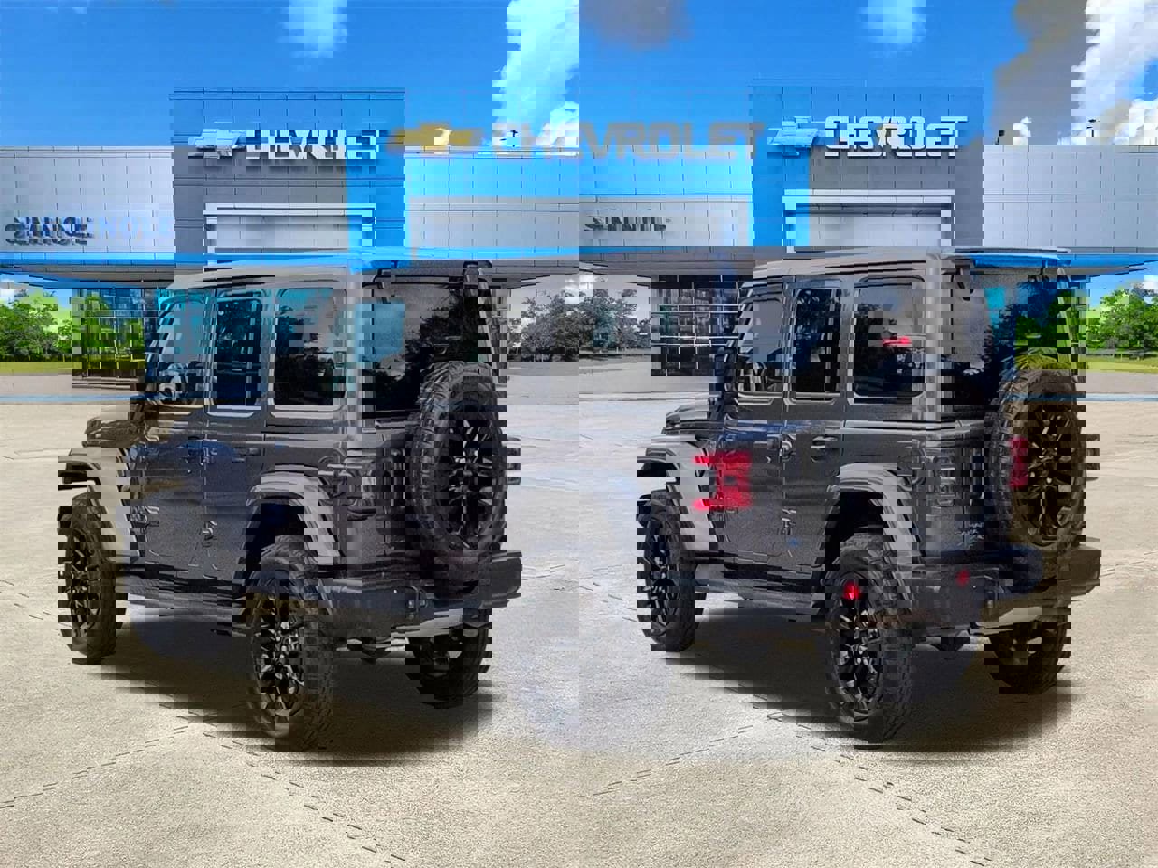 Used 2025 Jeep Wrangler Sahara image 3