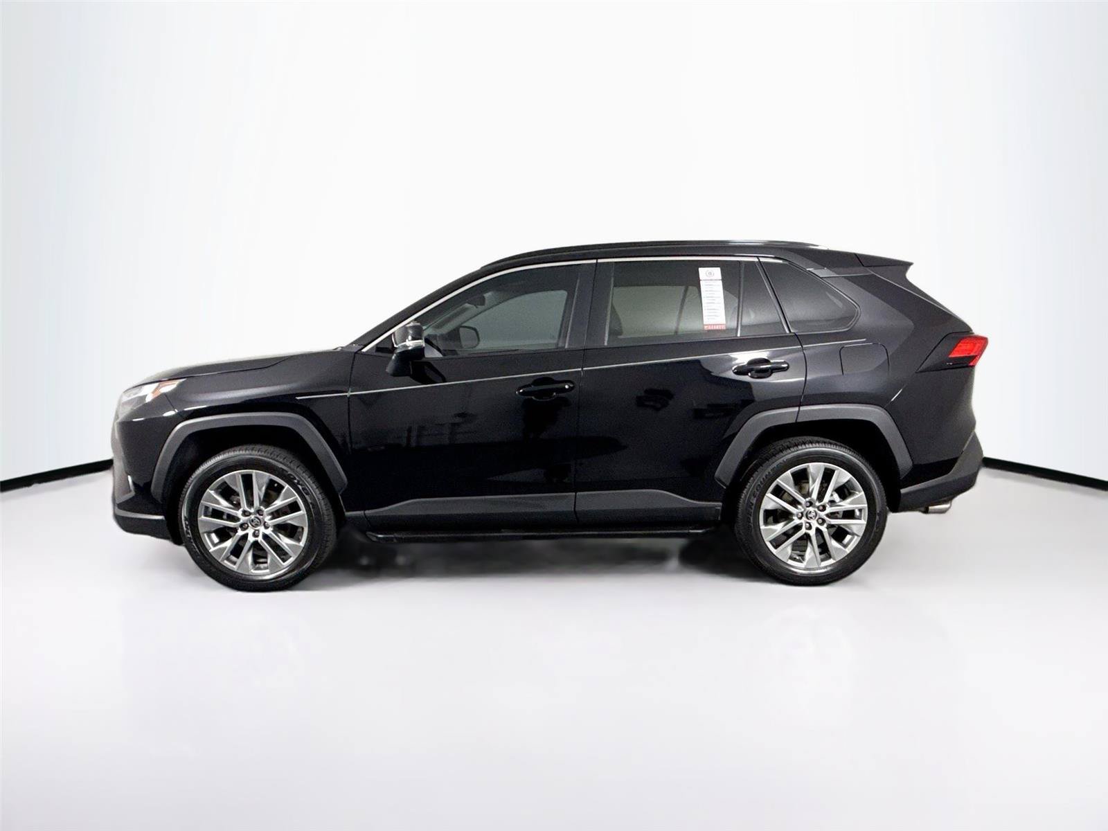 Certified 2022 Toyota RAV4 XLE Premium AWD/4WD image 13