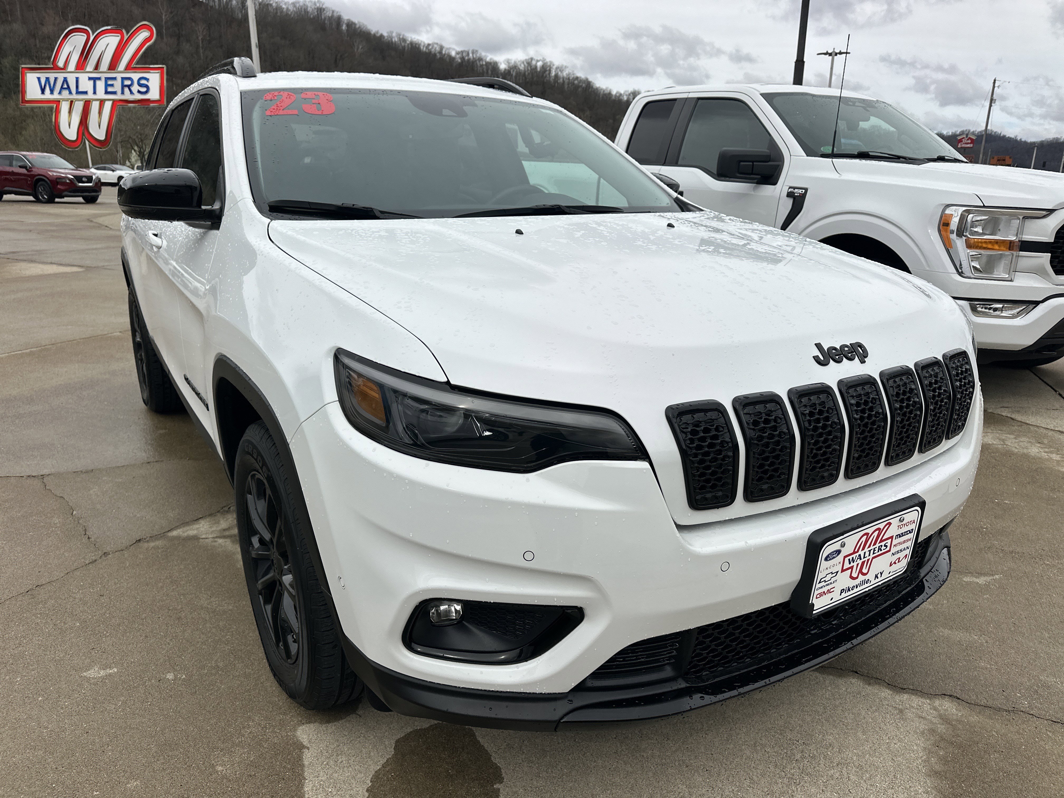 Used 2023 Jeep Cherokee Altitude Lux image 1