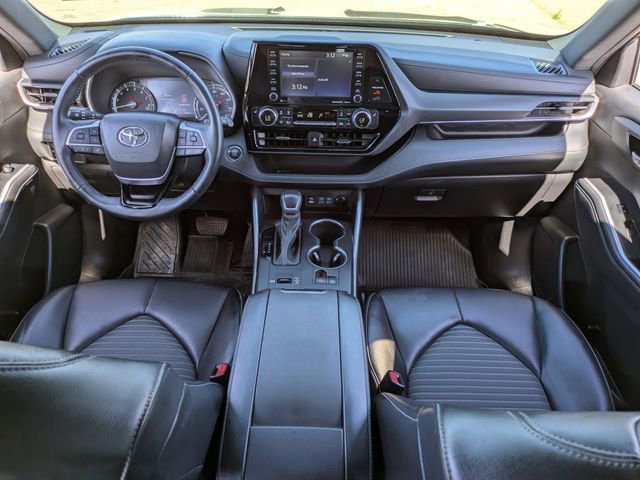 Used 2022 Toyota Highlander XSE FWD image 17