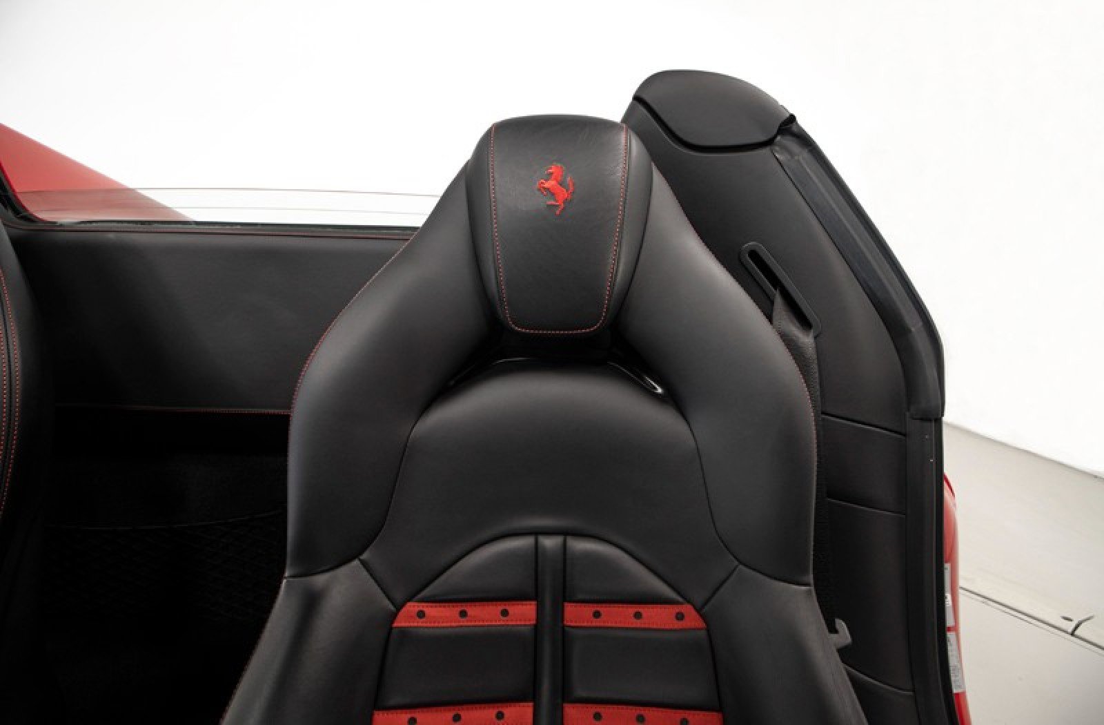 Used 2018 Ferrari 488 Spider image 4