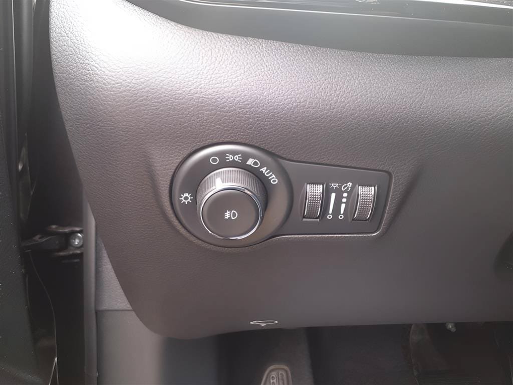 New 2023 Jeep Compass Latitude w/ Sun and Sound Group AWD/4WD image 12