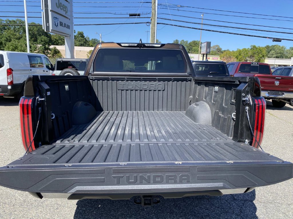Used 2025 Toyota Tundra Limited AWD/4WD image 5