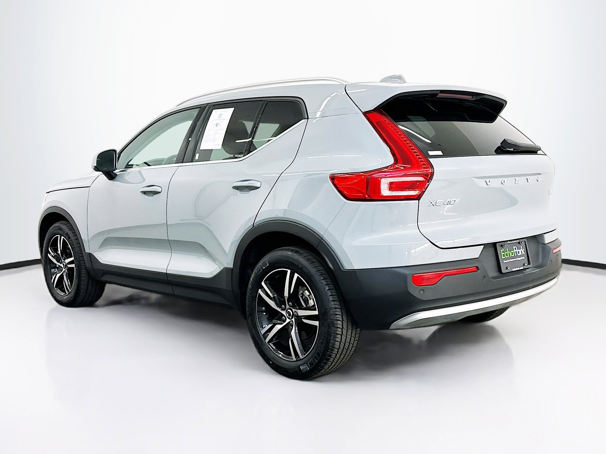 Used 2025 Volvo XC40 B5 Core image 5