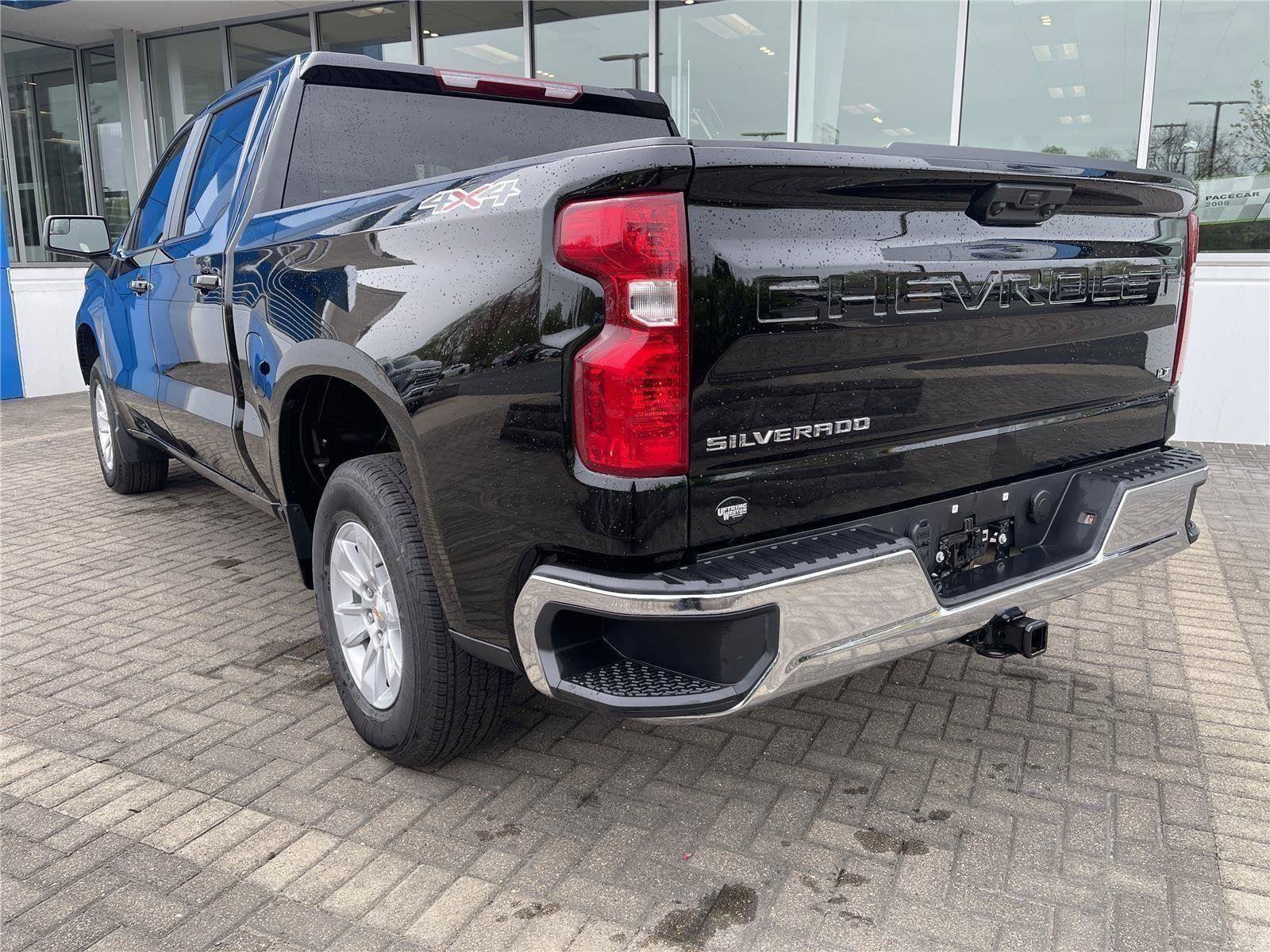 Used 2025 Chevrolet Silverado 1500 LT AWD/4WD image 3