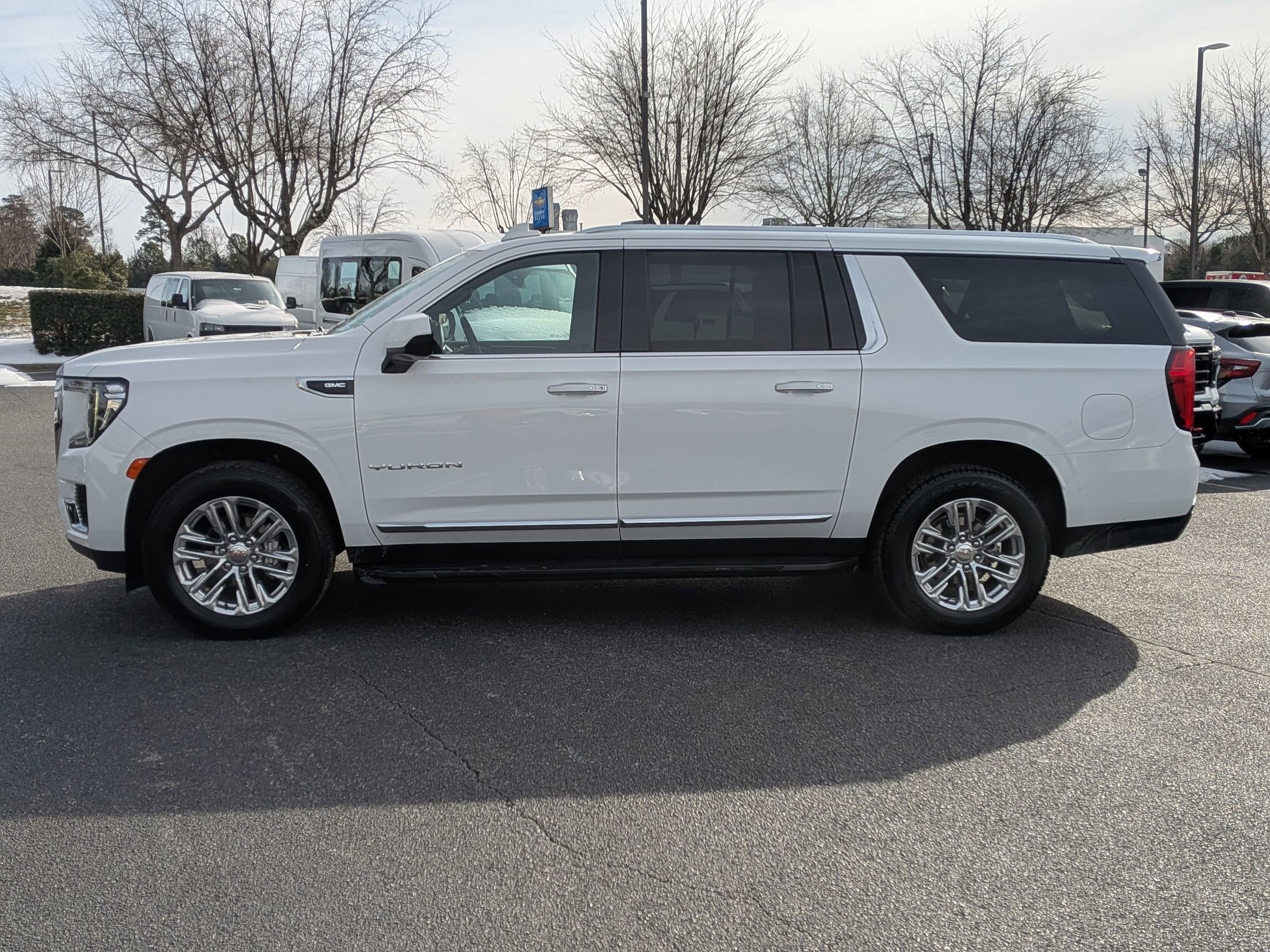 Used 2024 GMC Yukon XL SLT image 6