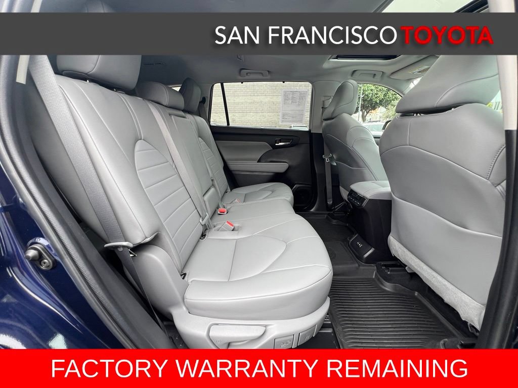 Used 2022 Toyota Highlander XLE AWD/4WD image 19