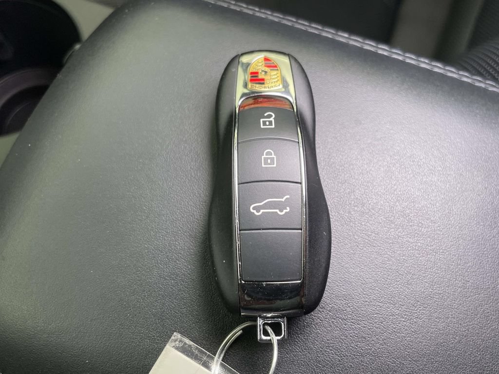 Certified 2023 Porsche Macan AWD/4WD image 44