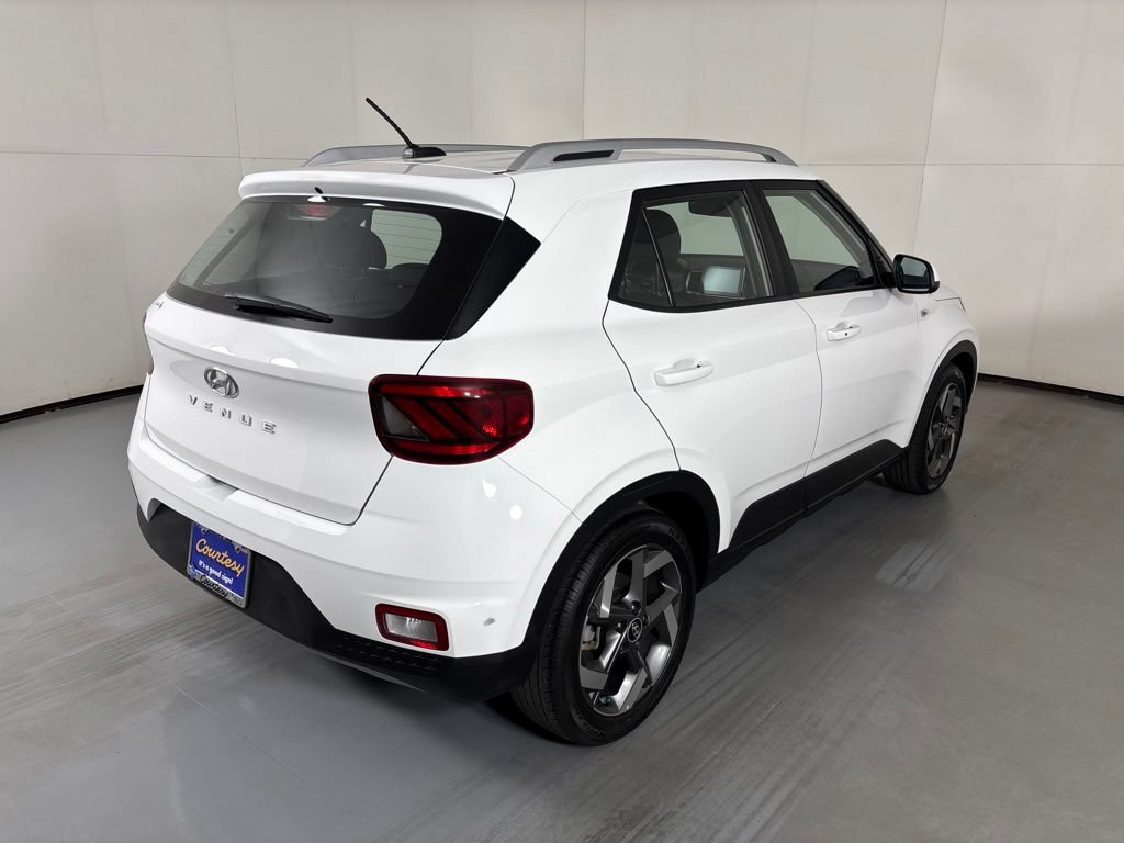 Used 2025 Hyundai Venue SEL FWD image 8