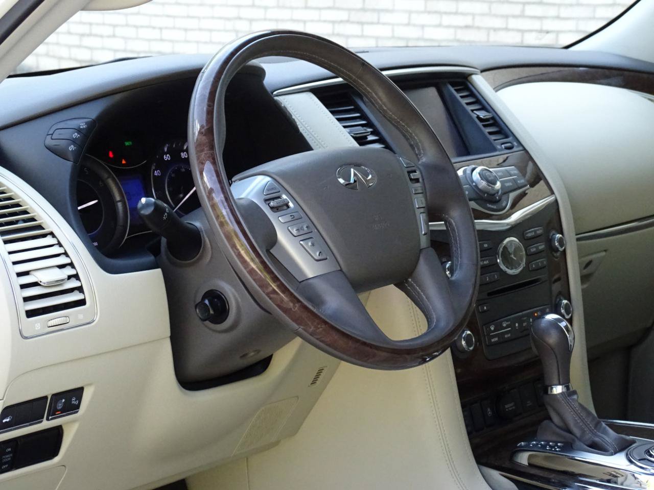 Used 2017 INFINITI QX80 2WD w/ Driver Assistance Package image 14