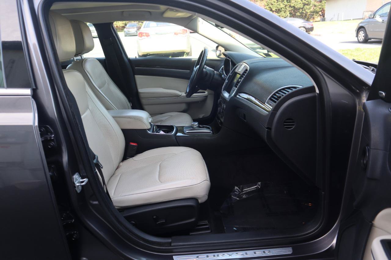 Used 2015 Chrysler 300 C w/ Light Group RWD image 39