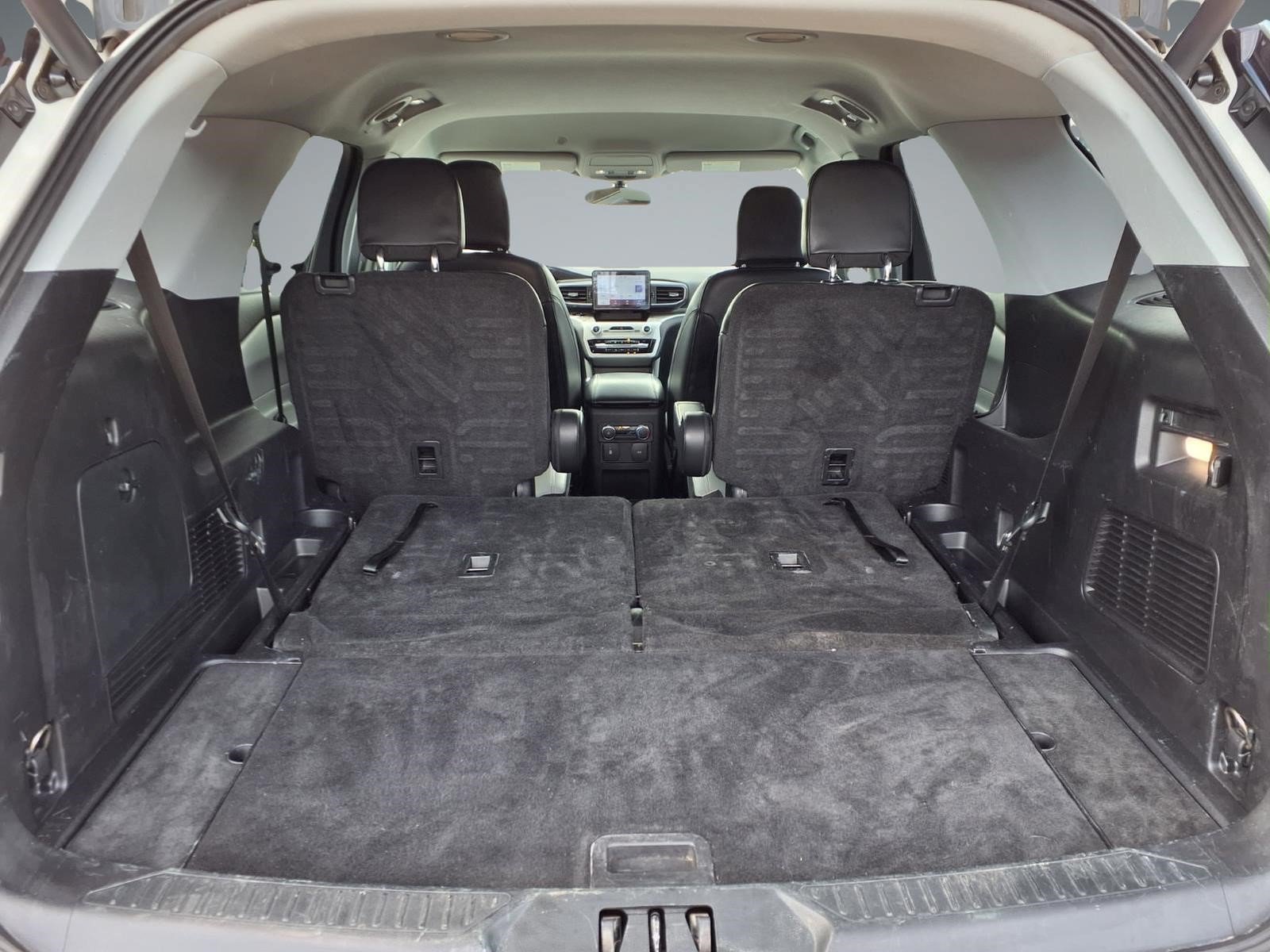 Used 2021 Ford Explorer XLT w/ Equipment Group 202A RWD image 12