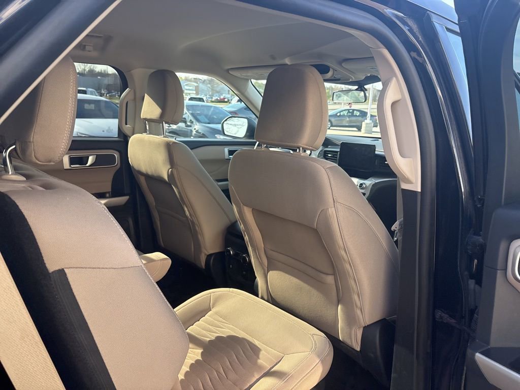 Used 2021 Ford Explorer XLT image 30