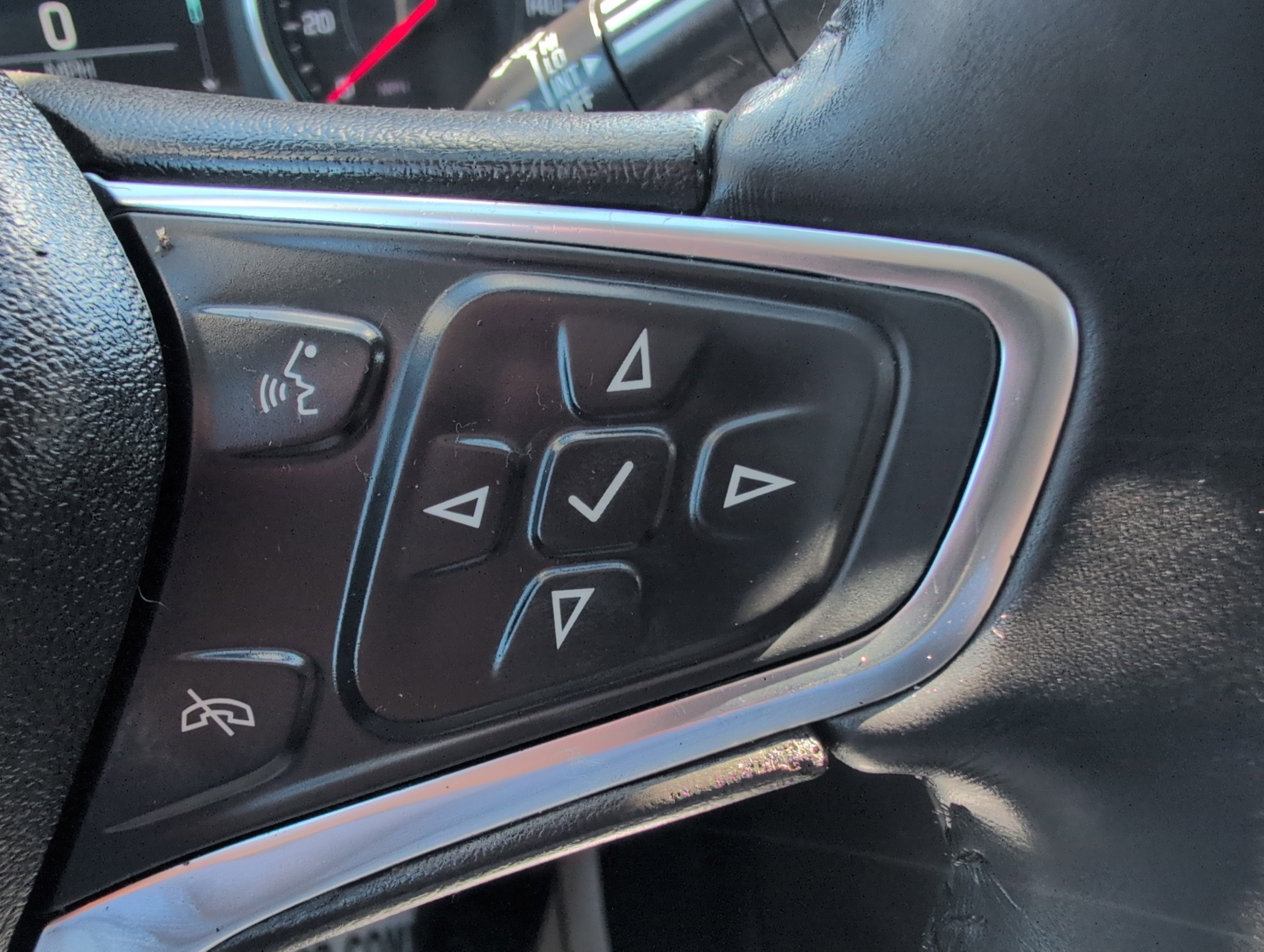 Used 2018 Chevrolet Equinox LT FWD image 21