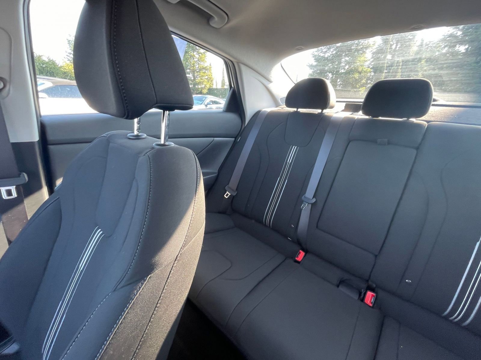 Used 2025 Hyundai Elantra SEL image 39