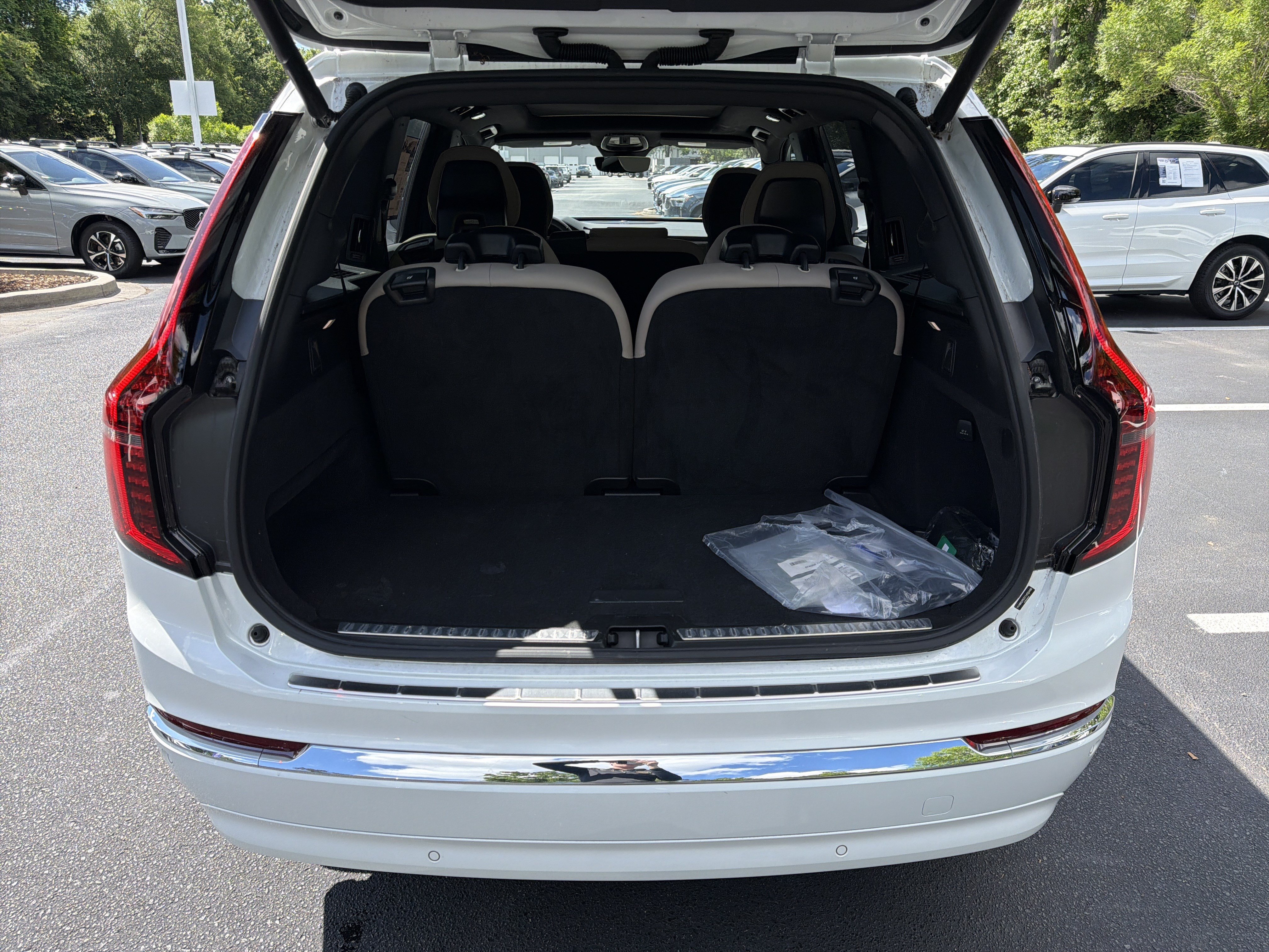 Certified 2026 Volvo XC90 B6 Plus w/ Protection Package Premier AWD/4WD image 36