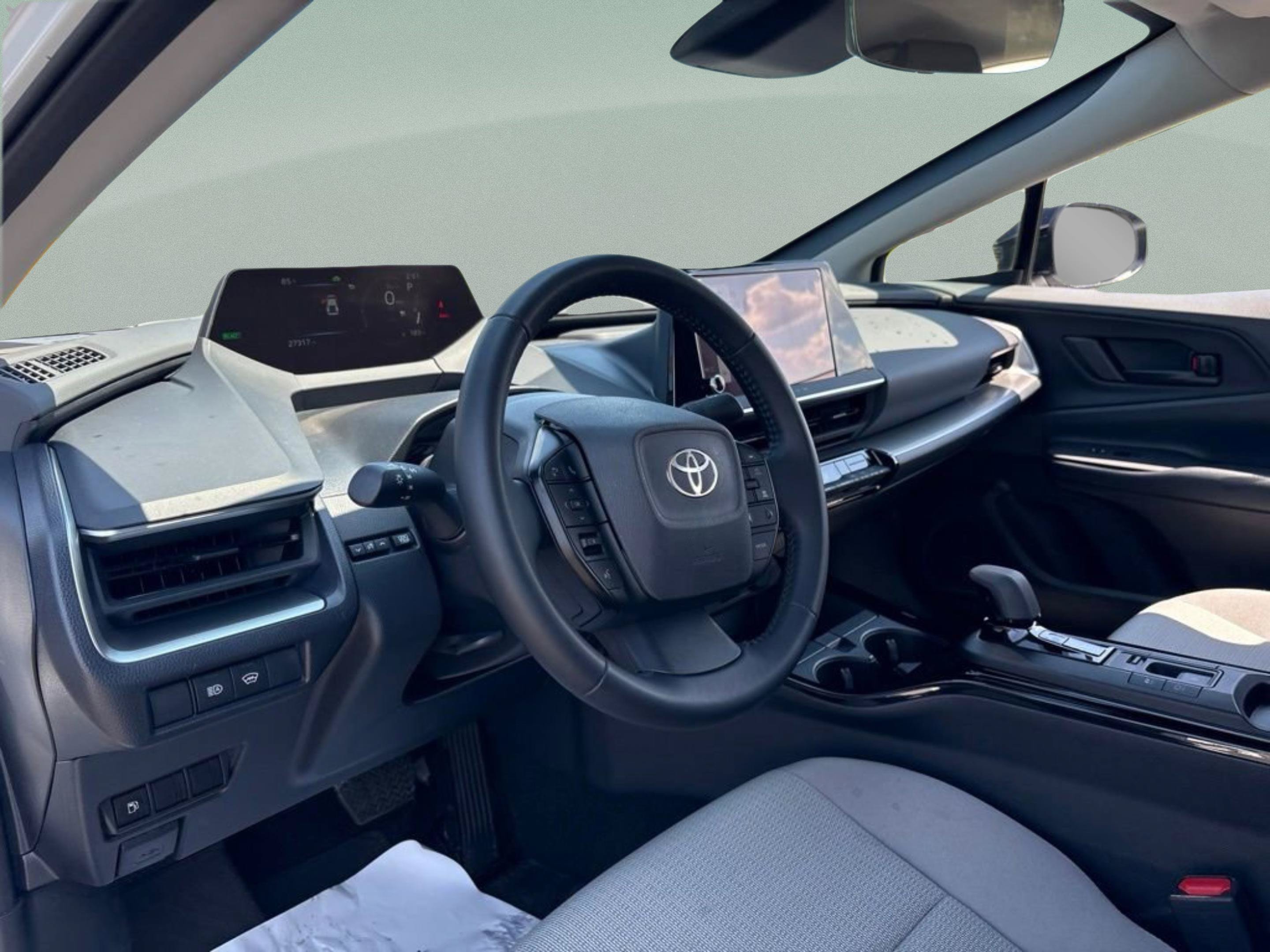 Used 2025 Toyota Prius LE FWD image 19