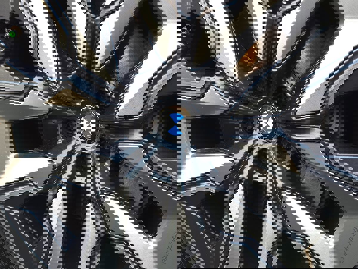 Used 2024 BMW i7 xDrive60 w/ Executive Package image 82