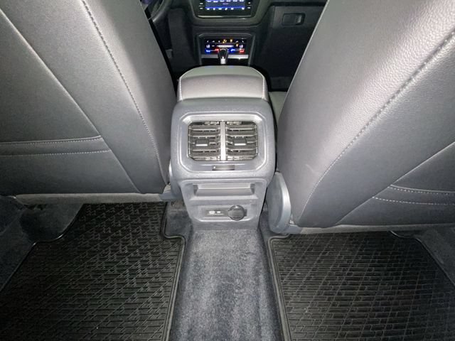 Used 2022 Volkswagen Tiguan SE AWD/4WD image 27