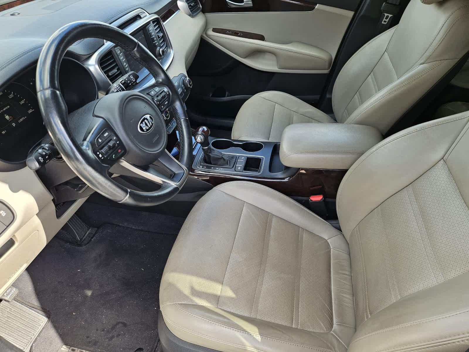 Used 2017 Kia Sorento EX FWD image 2