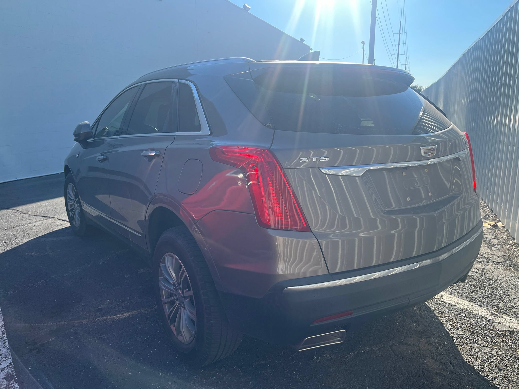 Used 2017 Cadillac XT5 Luxury w/ Driver Awareness Package FWD image 4