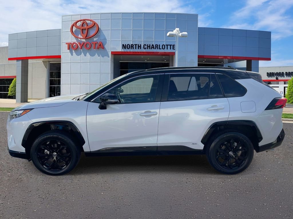 Used 2025 Toyota RAV4 XSE AWD/4WD image 5