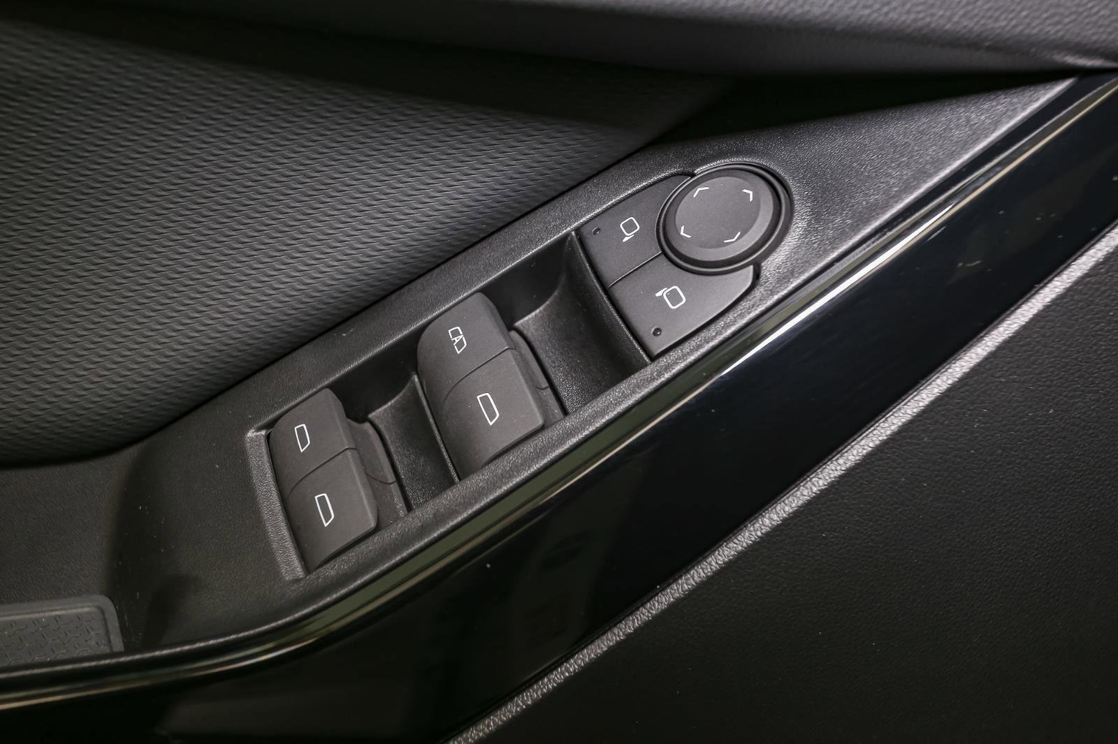 Used 2025 Chevrolet Equinox LT w/ Convenience Package II image 43