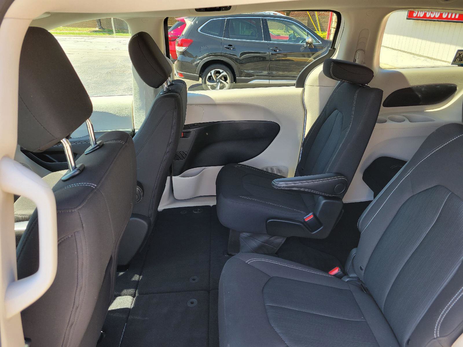 Used 2024 Chrysler Voyager LX image 6