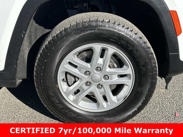 Used 2023 Jeep Grand Cherokee Laredo w/ Luxury Tech Group I AWD/4WD image 8