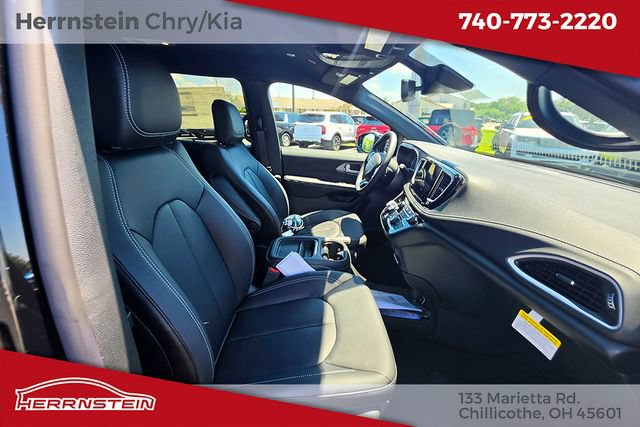 New 2027 Chrysler Pacifica Select FWD image 29