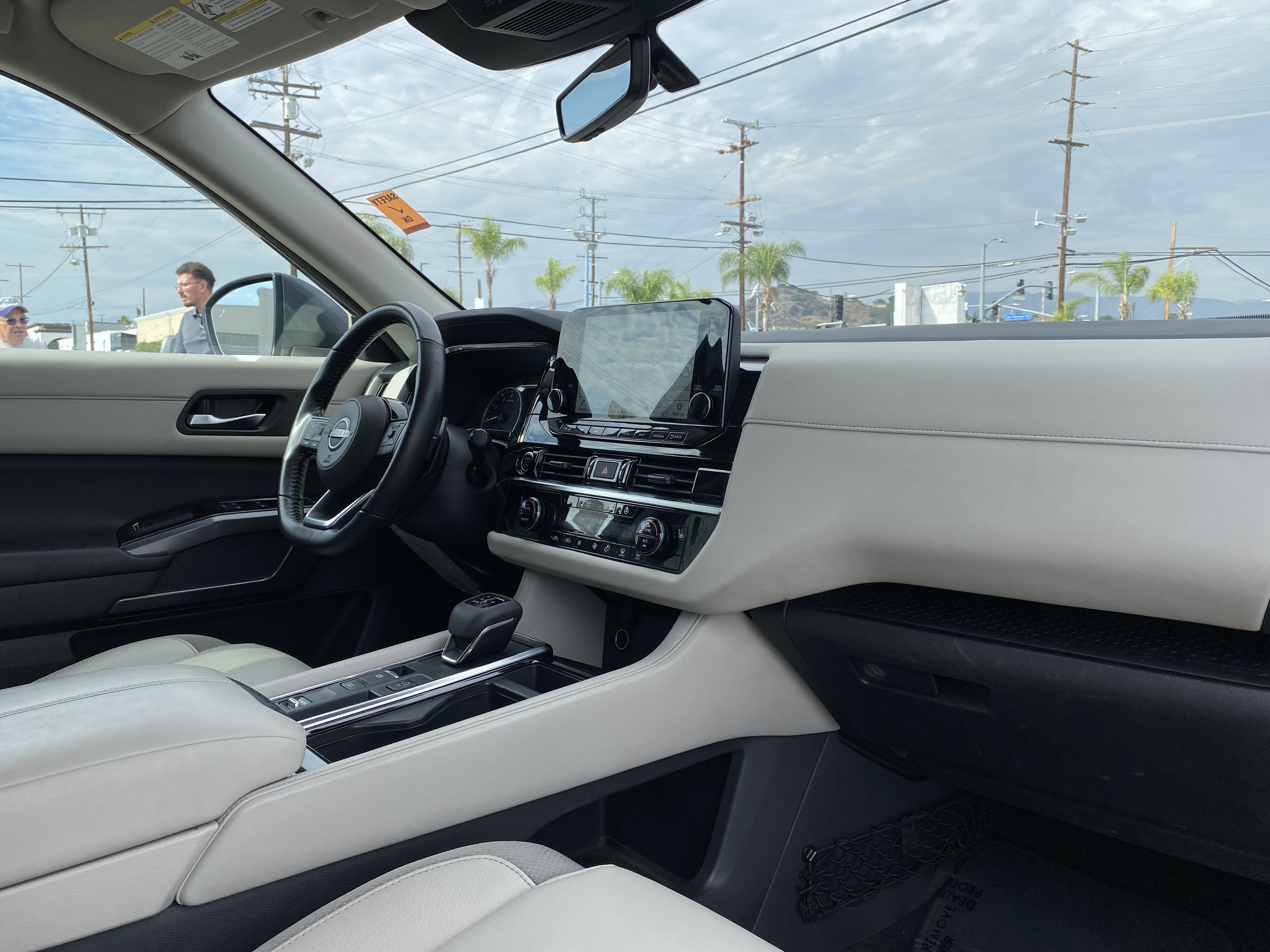Used 2023 Nissan Pathfinder SL w/ Lighting Package (N92) FWD image 31