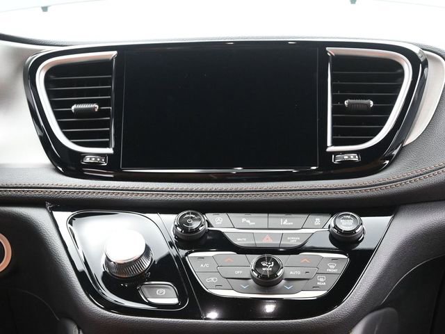 New 2026 Chrysler Pacifica Pinnacle image 26