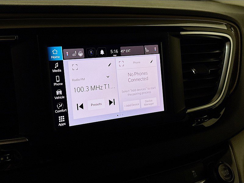 Used 2023 Chrysler Voyager LX image 14