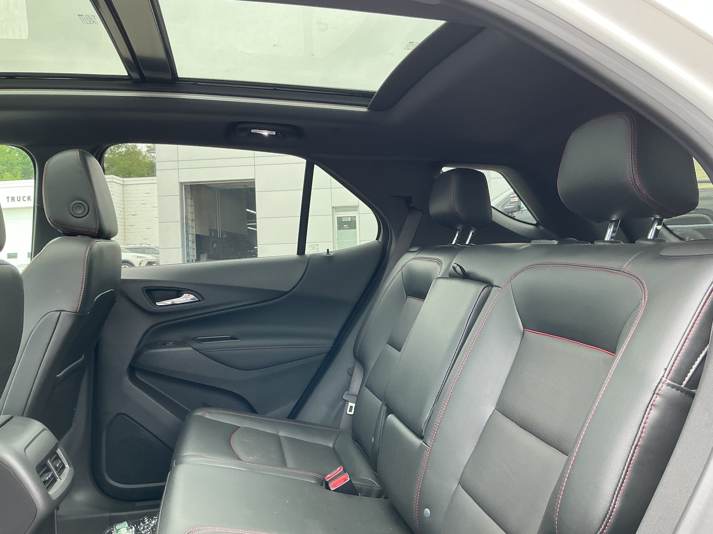 Certified 2023 Chevrolet Equinox RS w/ RS Leather Package AWD/4WD image 8