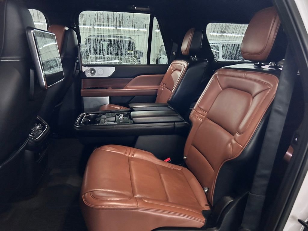 Used 2019 Lincoln Navigator L Reserve image 12