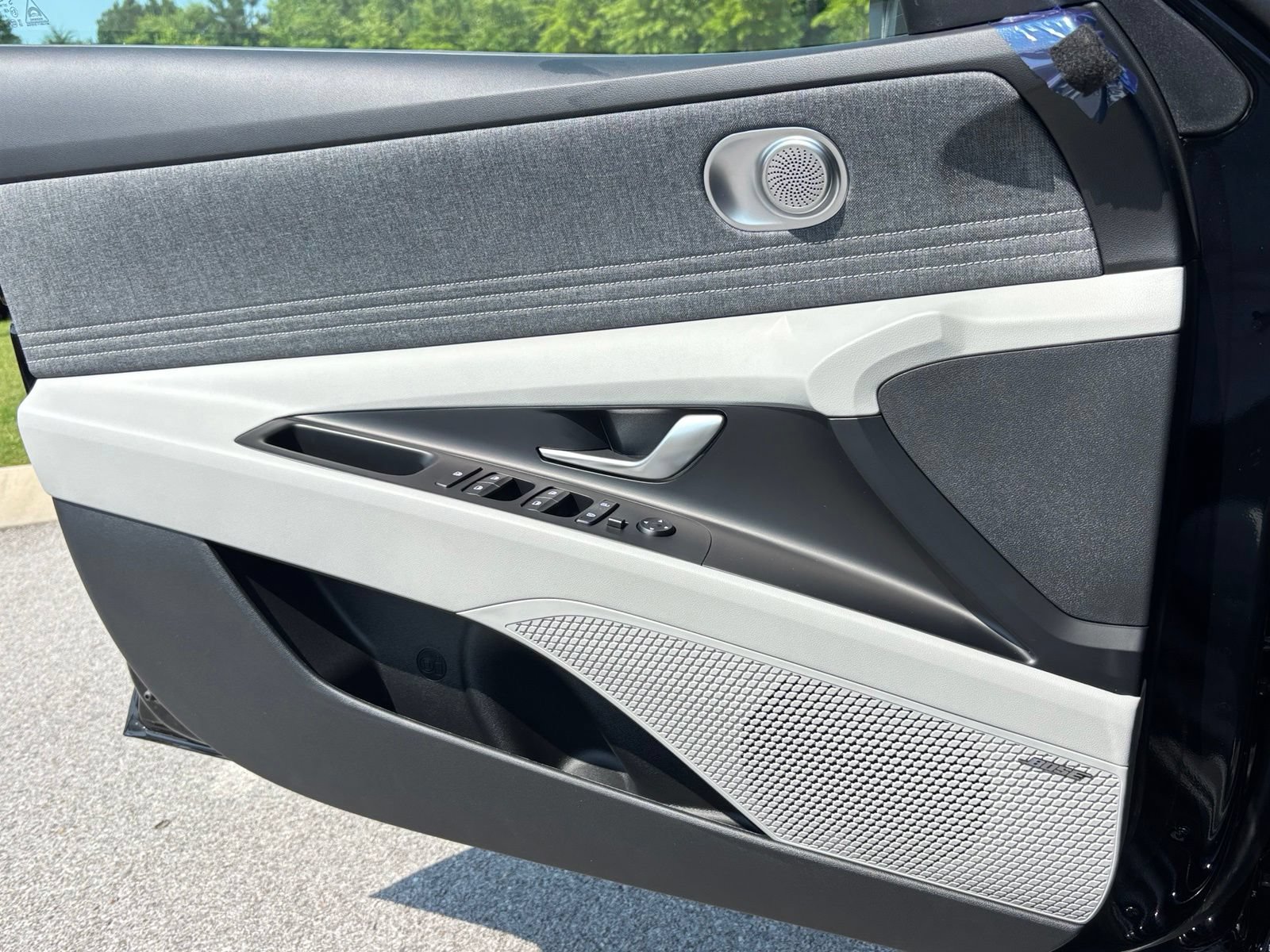 New 2026 Hyundai Elantra Limited FWD image 25