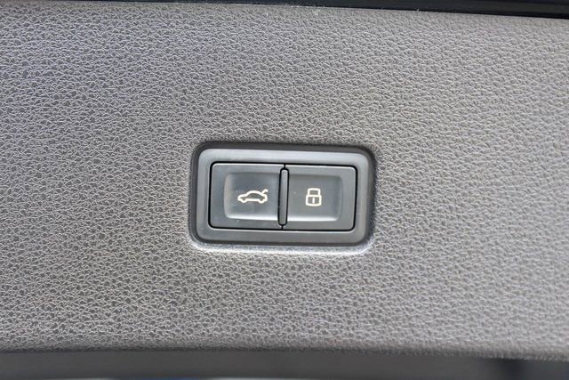 Used 2021 Audi Q8 Premium w/ Convenience Package image 9