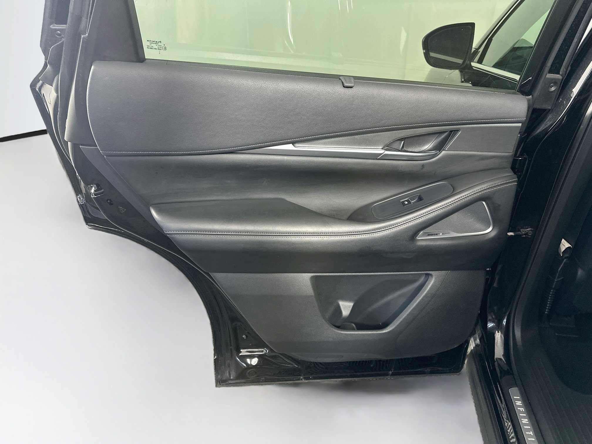 Used 2023 INFINITI QX60 Luxe w/ Performance Audio Package FWD image 27
