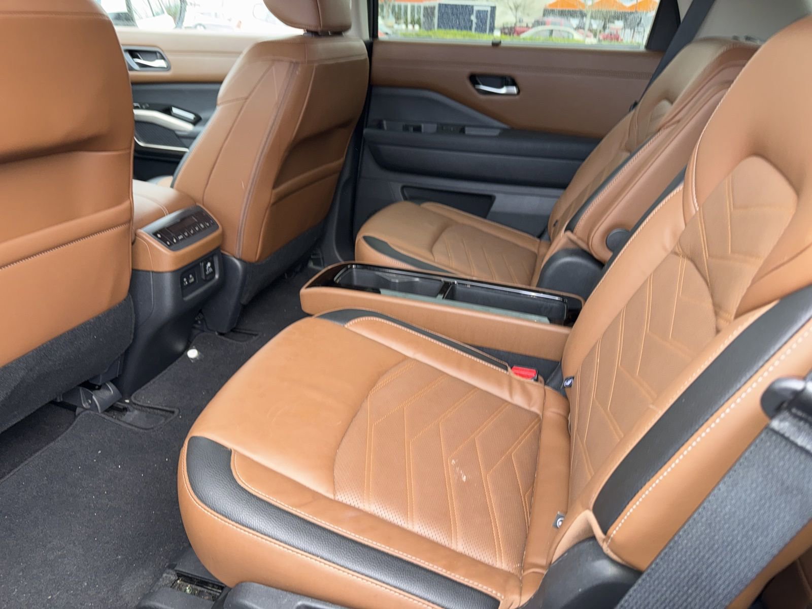 Used 2023 Nissan Pathfinder Platinum image 8