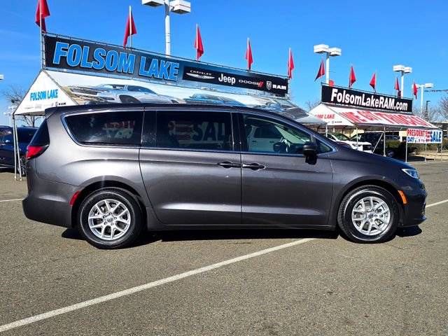 Certified 2023 Chrysler Pacifica Touring-L image 7