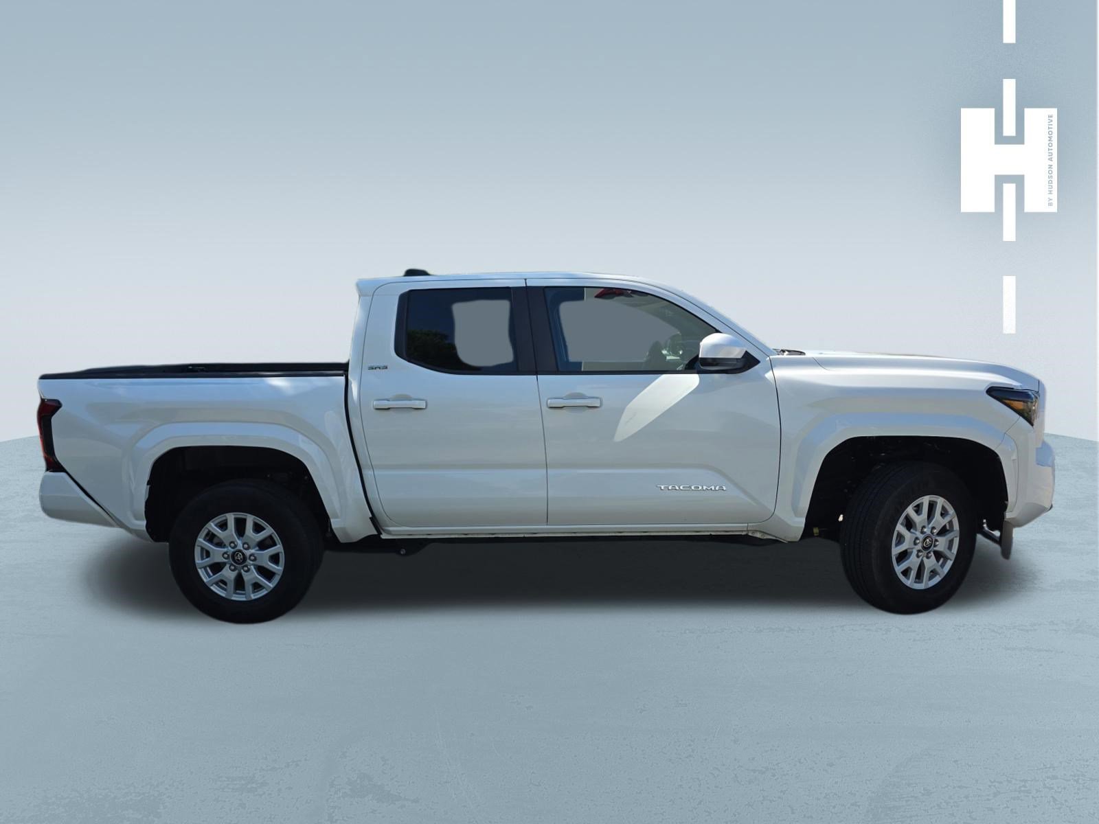 Used 2025 Toyota Tacoma SR5 AWD/4WD image 2