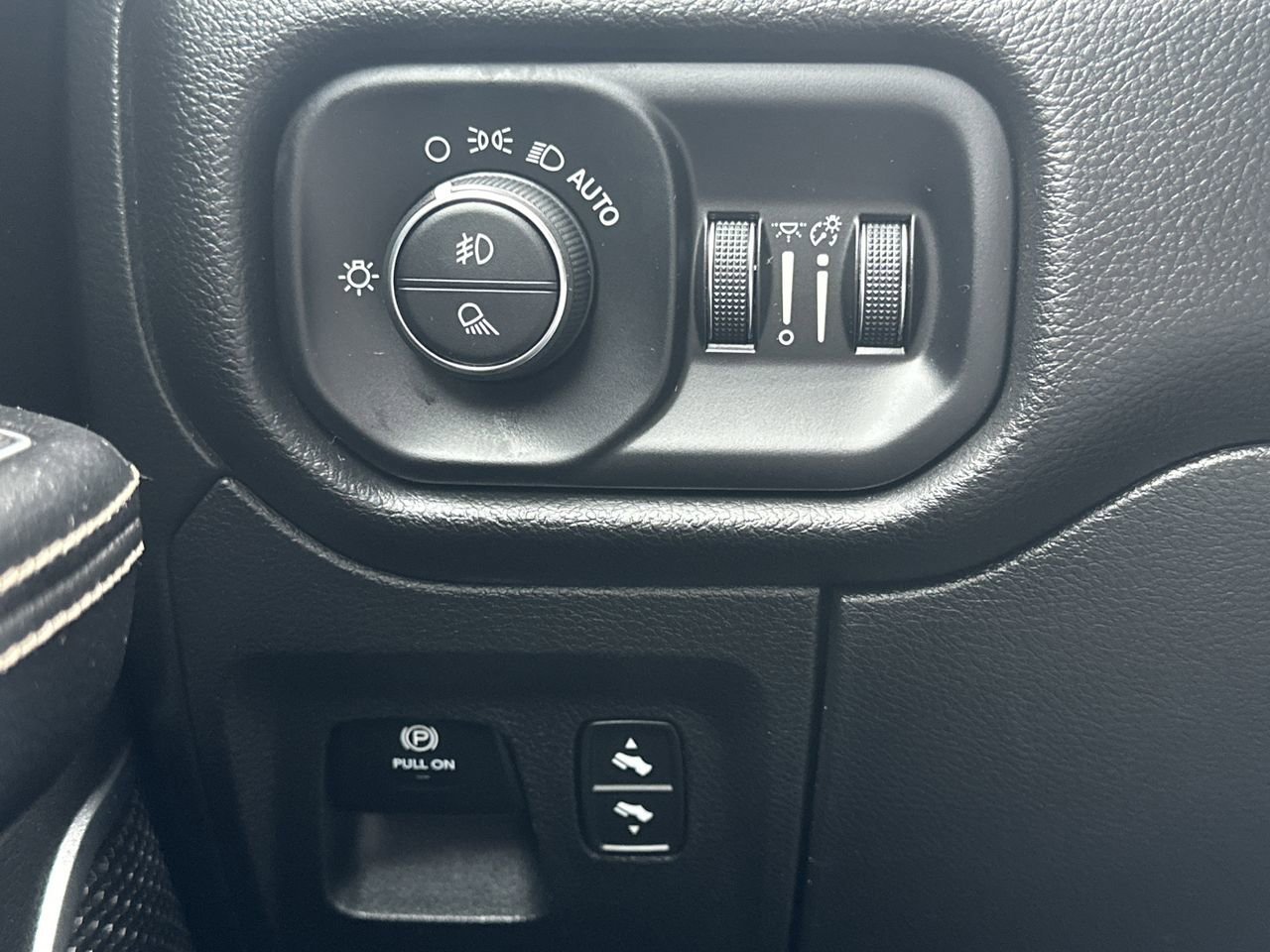 Used 2023 RAM 1500 Laramie image 13