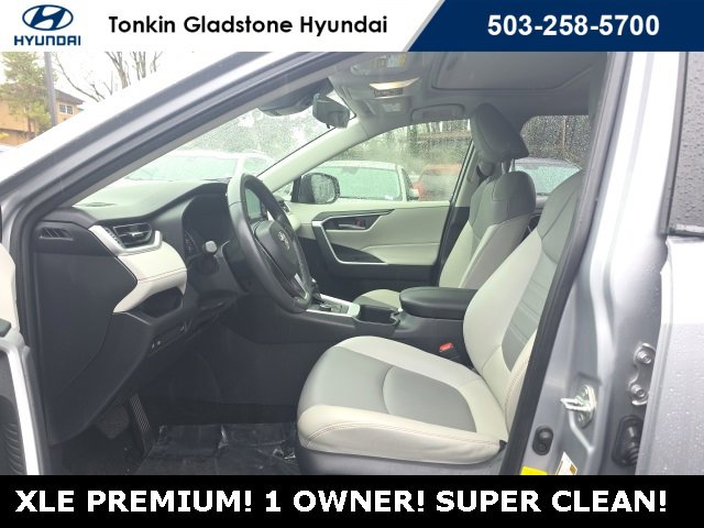 Used 2022 Toyota RAV4 XLE Premium image 9