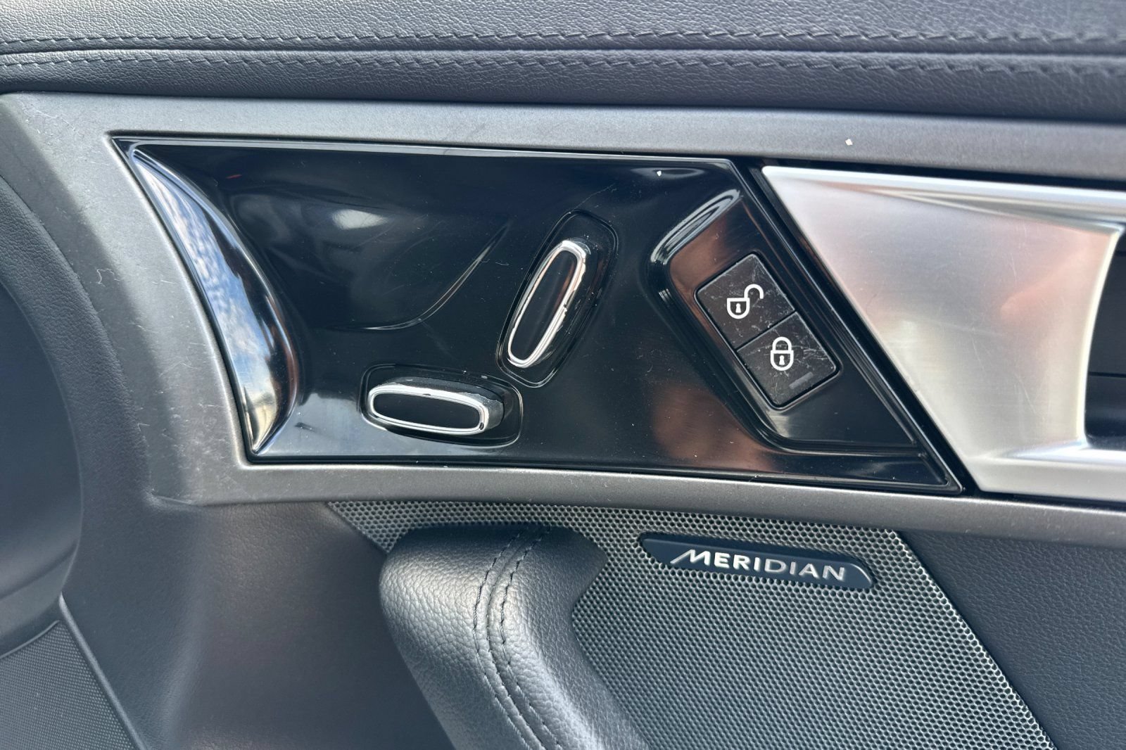 Used 2015 Jaguar F-TYPE Convertible RWD image 19