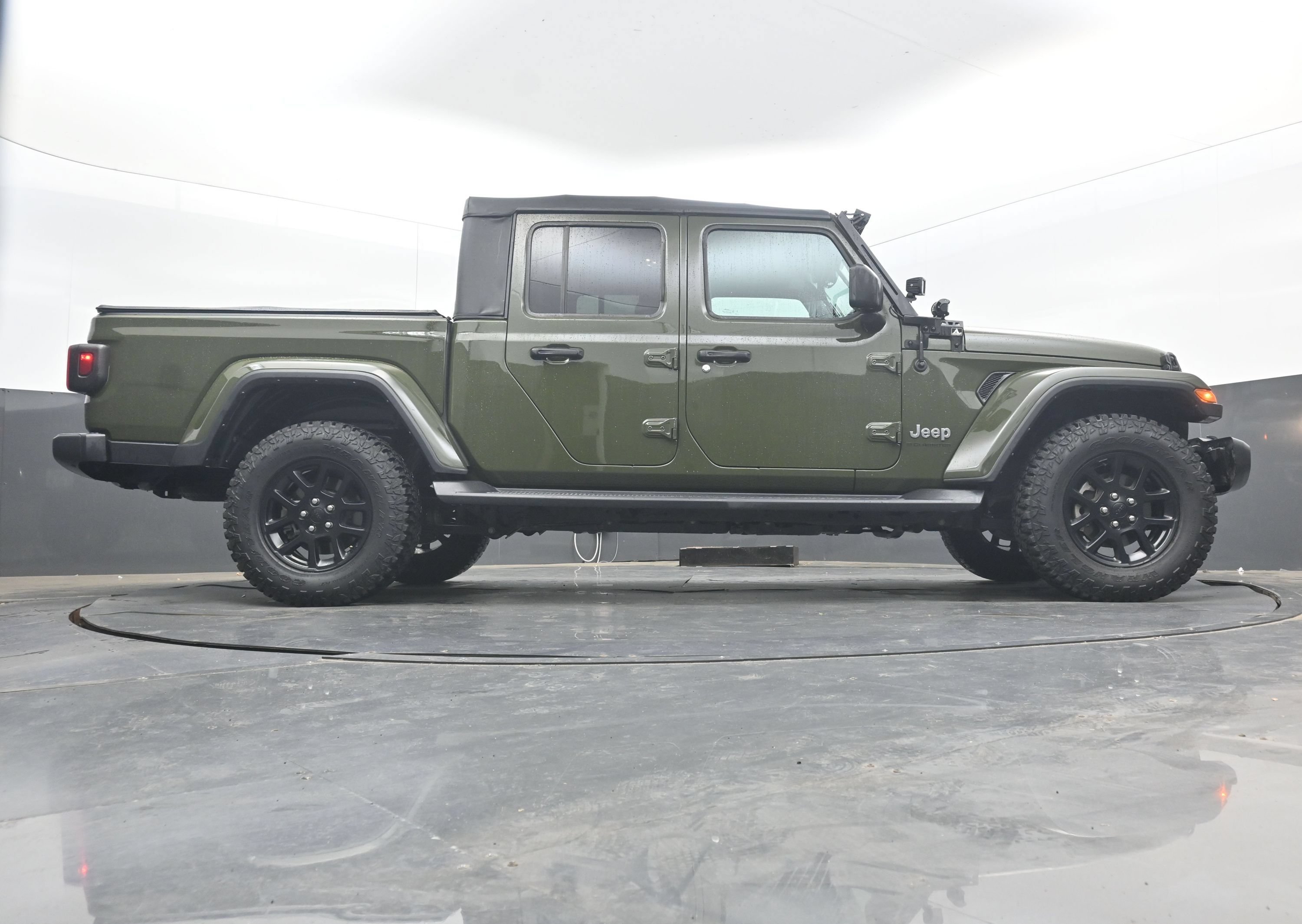 Used 2023 Jeep Gladiator Overland AWD/4WD image 30