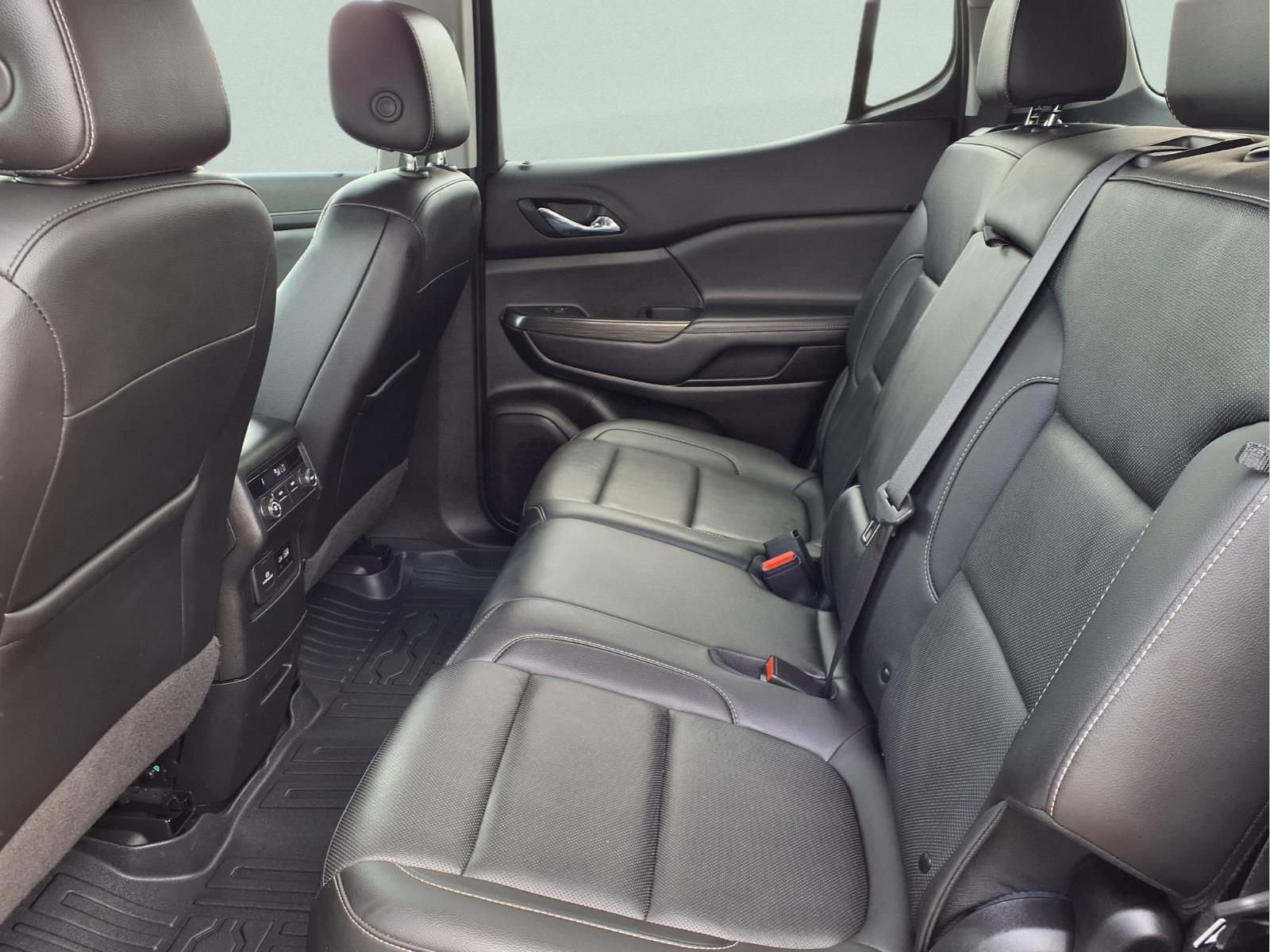 Used 2023 GMC Acadia SLT image 11