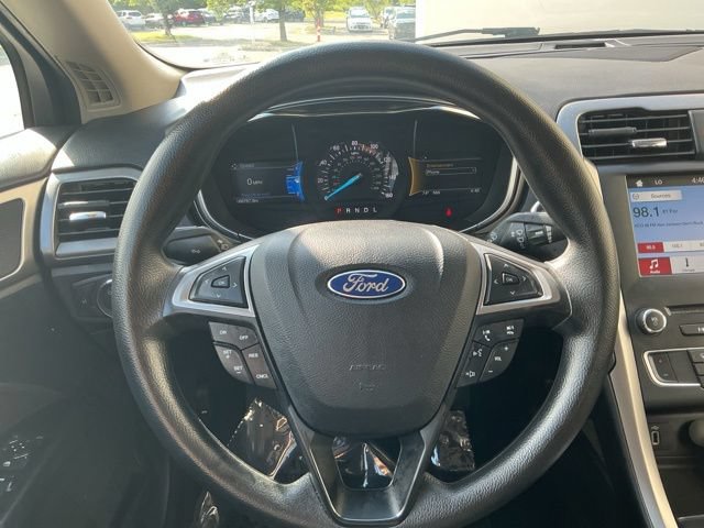 Used 2017 Ford Fusion SE w/ Fusion SE Technology Package FWD image 18