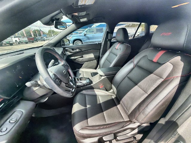 Used 2025 Chevrolet Trax RS w/ Driver Confidence Package FWD image 18